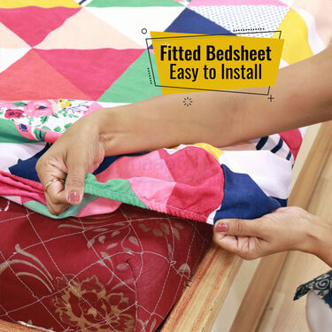 Multi Colour Triangle Printed Fitted Double Bed Sheet With 2 Pillow Covers (DBS24)