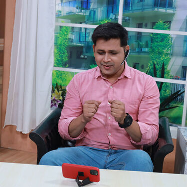 Wireless Single Bluetooth With Free Mobile Stand And Sports Watch (WSB2)